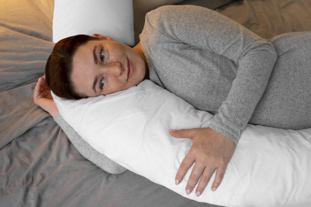 Dormir de lado consejos para elegir el colchón más cómodo