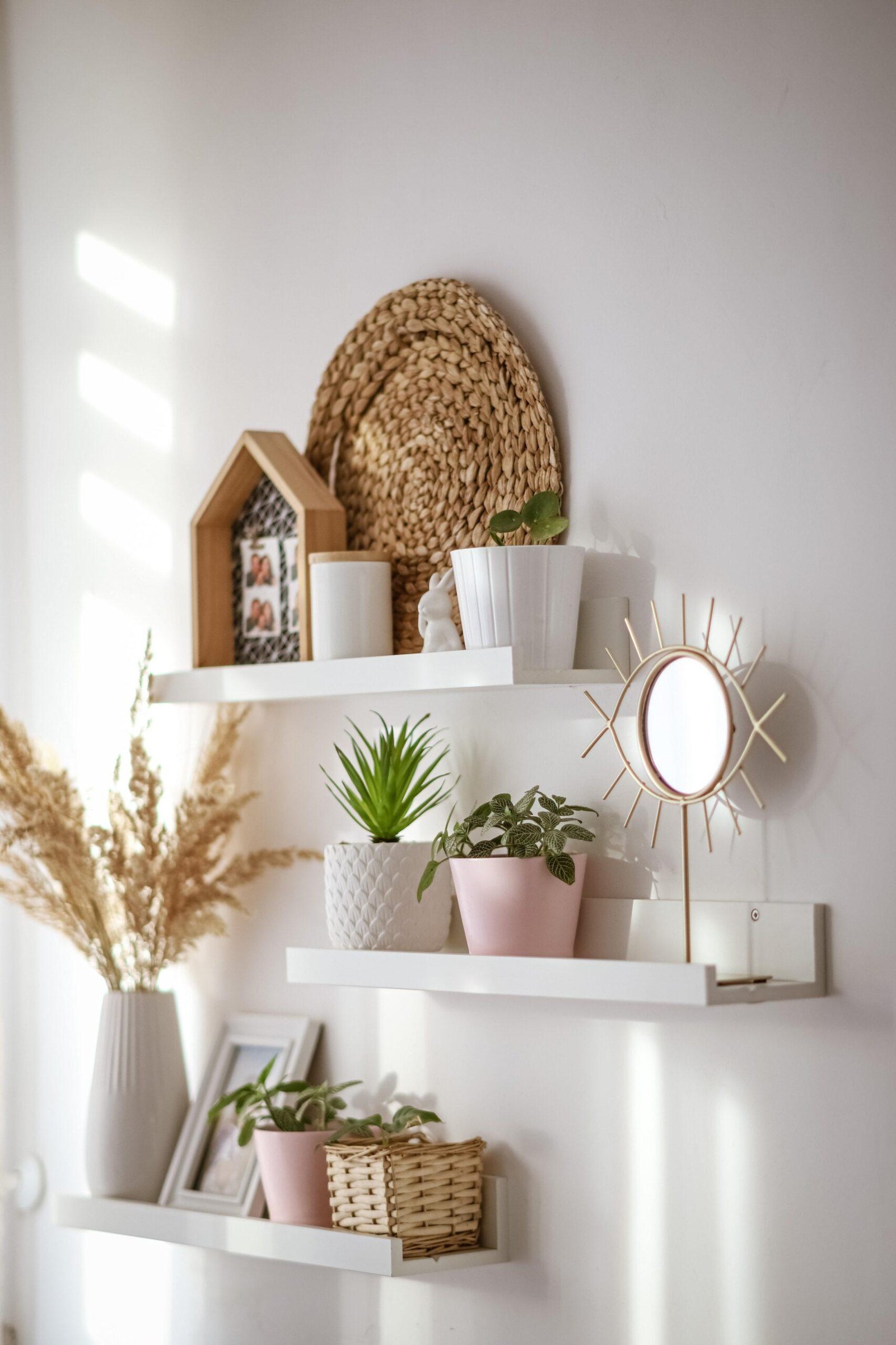 Maximiza tus espacios Soluciones ingeniosas para decorar hogares pequeños con estilo.