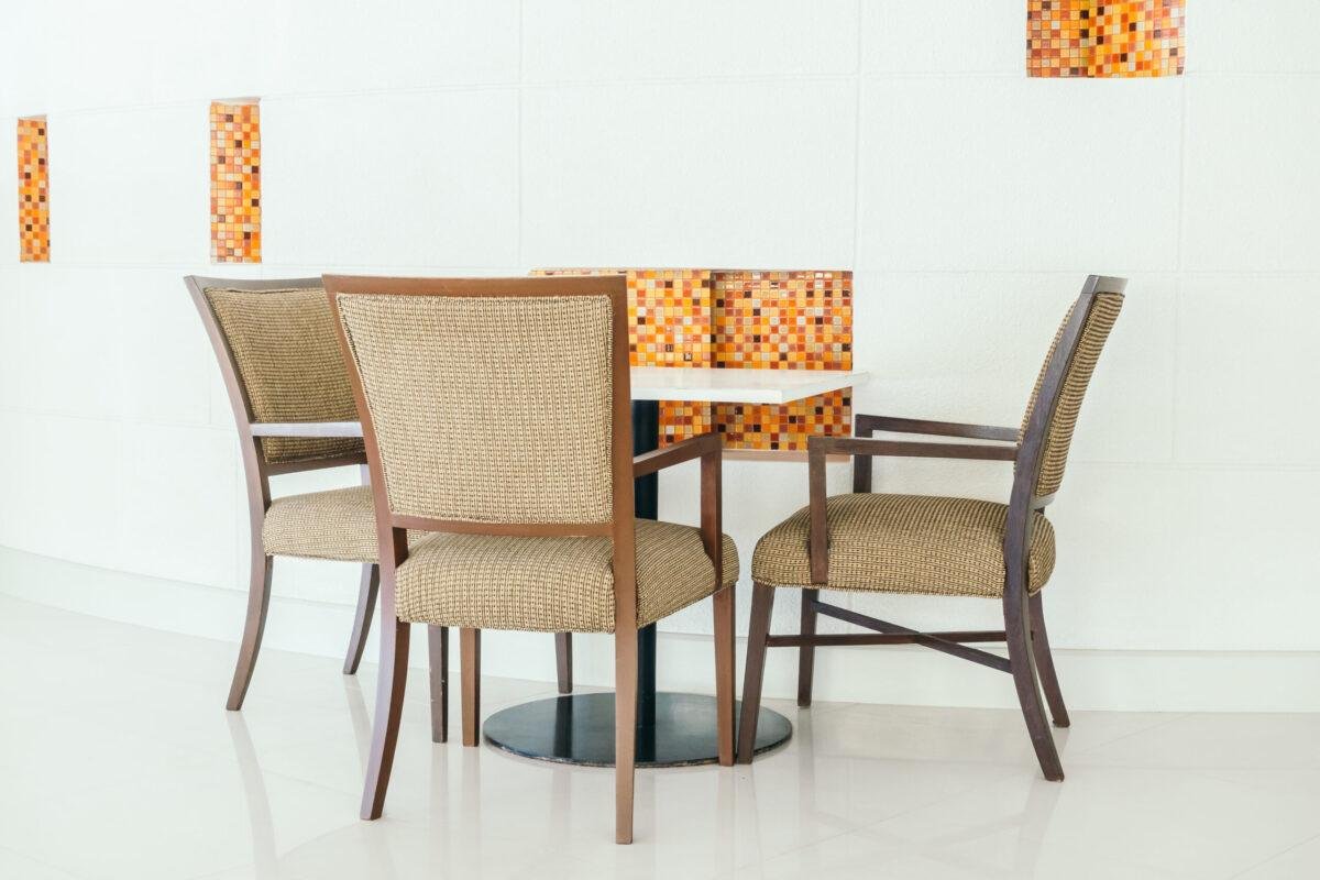 Renueva tu comedor sin obras: Consejos para darle un nuevo aire con solo cambiar tus sillas