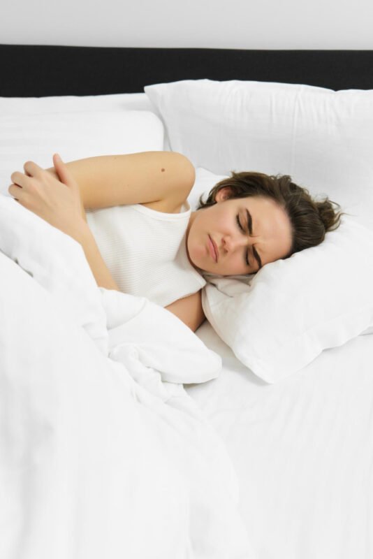 ¿Te falta el aire al dormir? Tu colchón podría estar comprometiendo tu postura